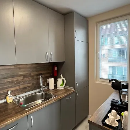 Apartment комфорт 2 близо до летището *